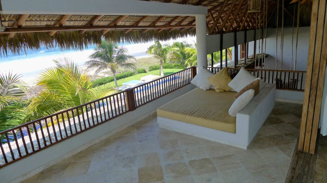 Terrace daybed with ocean view
